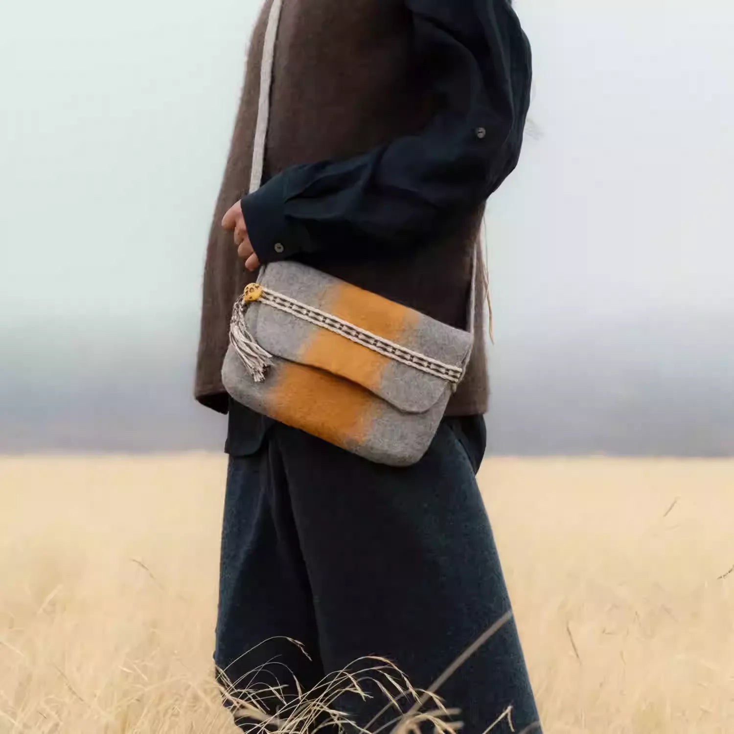 The Nomad's Carryall: Large Three-Tone Felt Bag - Handcrafted by Sanjiangyuan Herders